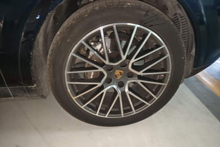 Used Porsche Cayenne 2019 Cayenne 3.0T Right Front Wheel Hub
