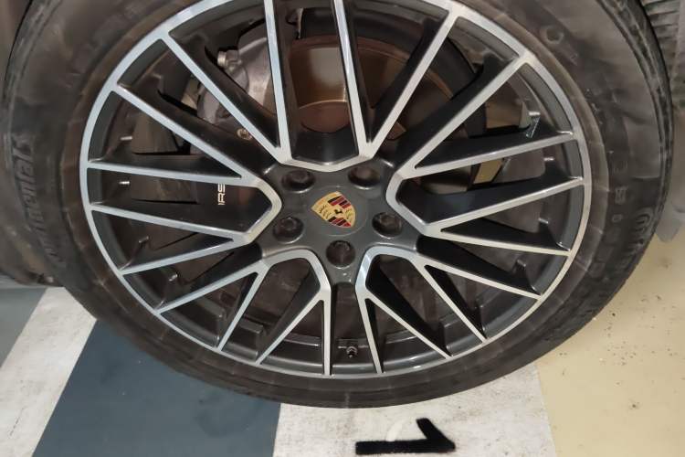 Used Porsche Cayenne 2019 Cayenne 3.0T Right Front Wheel Hub