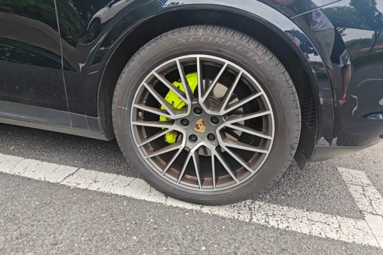 Used Porsche Cayenne 2019 Cayenne 3.0T Right Front Wheel Hub