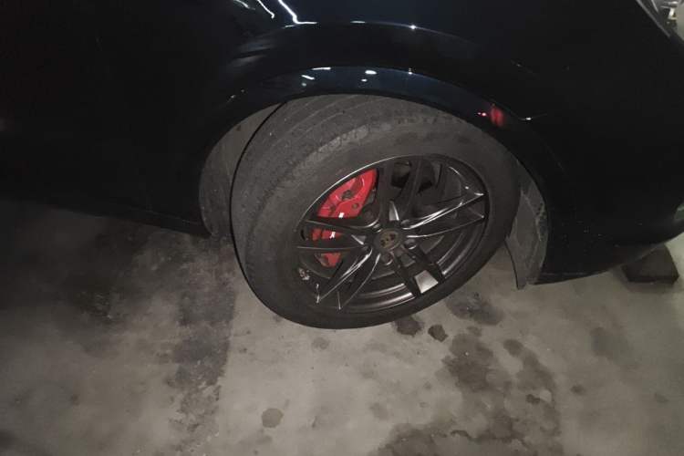 Used Porsche Cayenne 2019 Cayenne 3.0T Right Front Wheel Hub