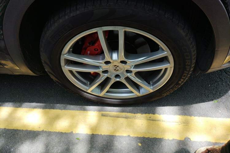 Used Porsche Cayenne 2019 Cayenne 3.0T Right Front Wheel Hub