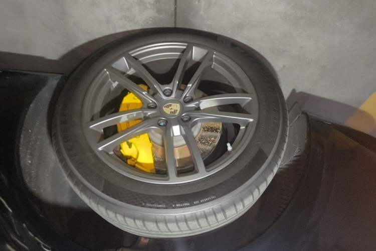 Used Porsche Cayenne 2019 Cayenne 3.0T Right Front Wheel Hub
