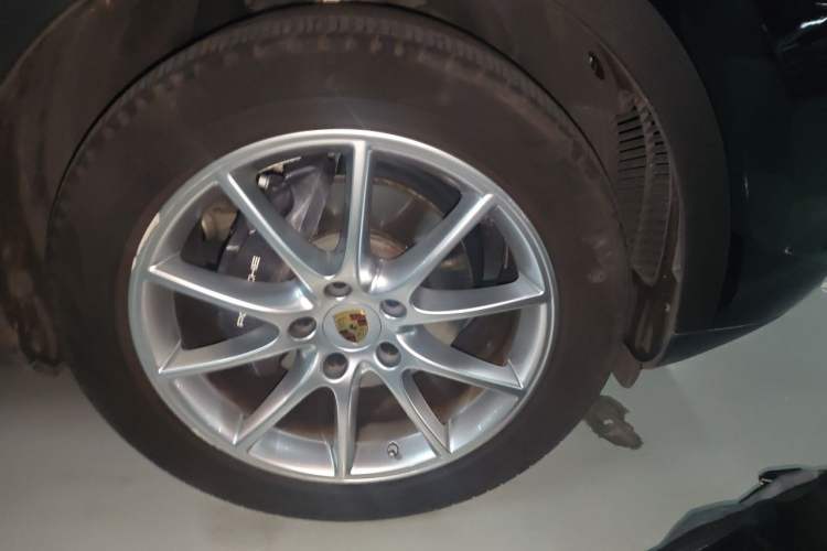 Used Porsche Cayenne 2019 Cayenne 3.0T Right Front Wheel Hub