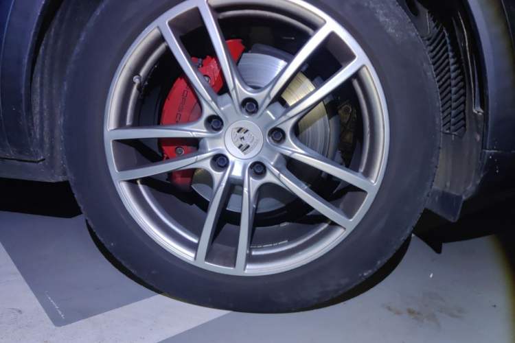 Used Porsche Cayenne 2019 Cayenne 3.0T Right Front Wheel Hub