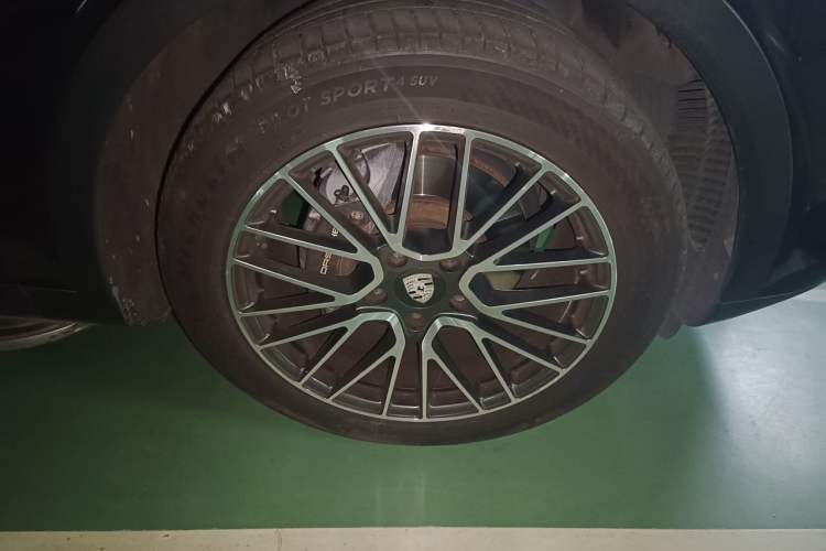 Used Porsche Cayenne 2019 Cayenne 3.0T Right Front Wheel Hub
