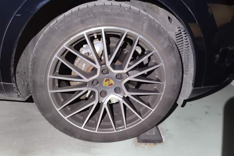 Used Porsche Cayenne 2019 Cayenne 3.0T Right Front Wheel Hub