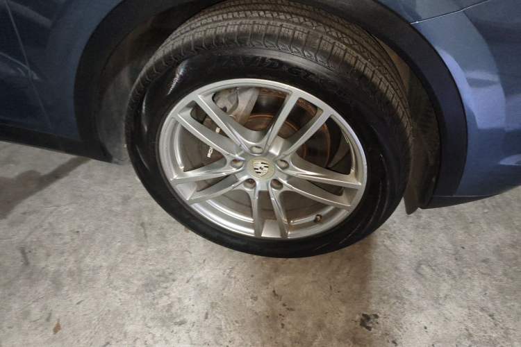 Used Porsche Cayenne 2019 Cayenne 3.0T Right Front Wheel Hub
