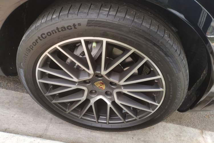 Used Porsche Cayenne 2019 Cayenne 3.0T Right Front Wheel Hub
