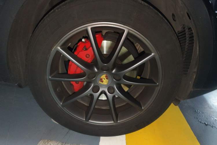 Used Porsche Cayenne 2019 Cayenne 3.0T Right Front Wheel Hub