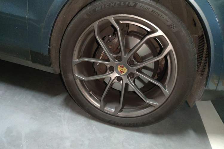 Used Porsche Cayenne 2019 Cayenne 3.0T Right Front Wheel Hub