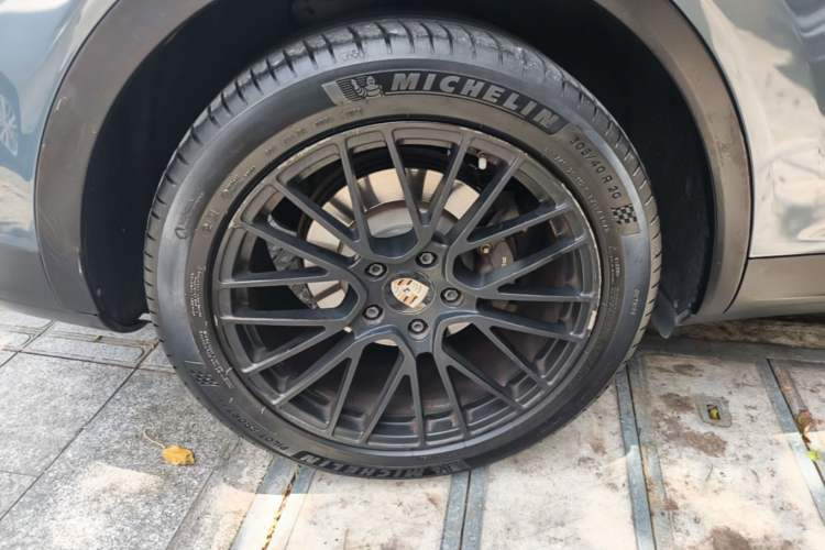 Used Porsche Cayenne 2019 Cayenne 3.0T Right Rear Wheel Hub