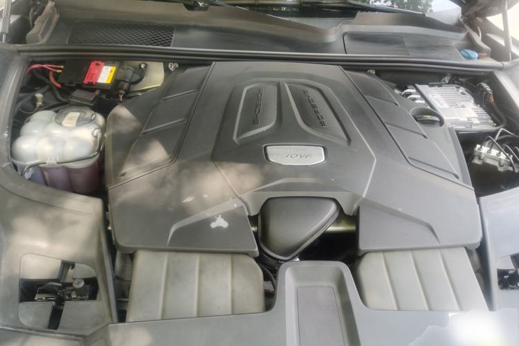 Used Porsche Cayenne 2019 Cayenne 3.0T Engine Bay
