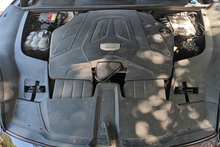 Used Porsche Cayenne 2019 Cayenne 3.0T Engine Bay