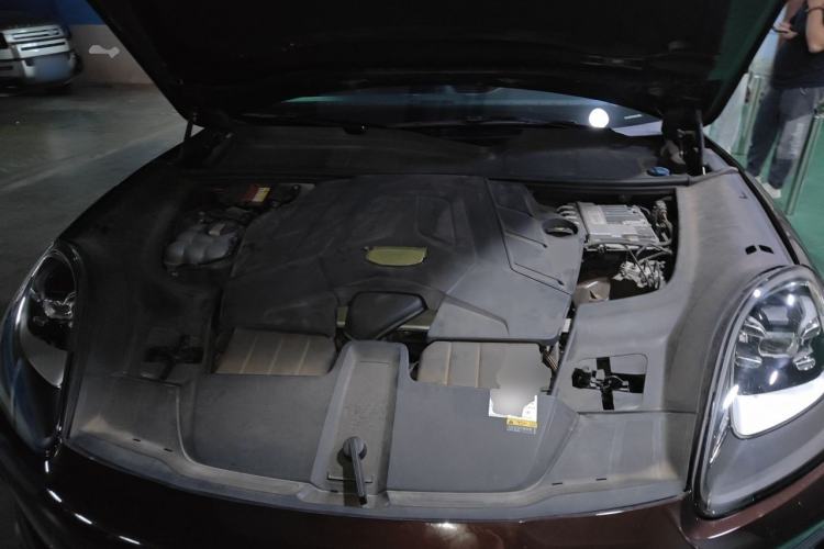 Used Porsche Cayenne 2019 Cayenne 3.0T Engine Bay