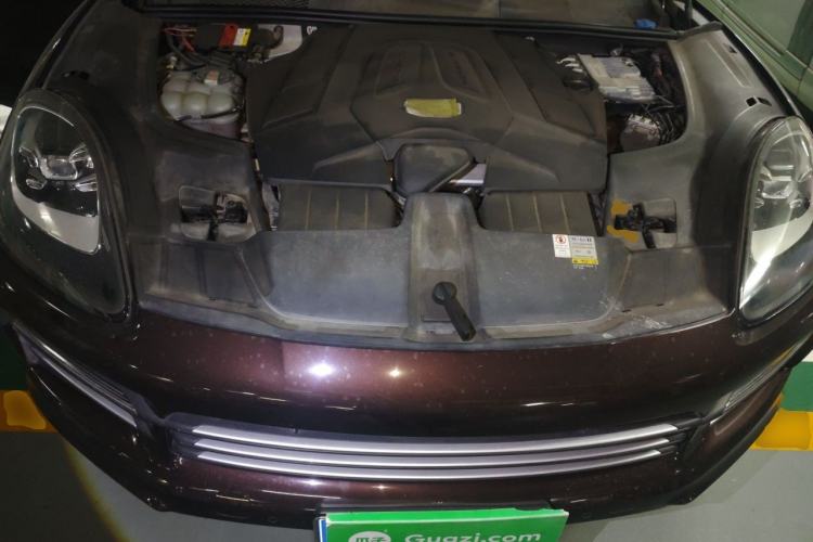 Used Porsche Cayenne 2019 Cayenne 3.0T Engine Bay
