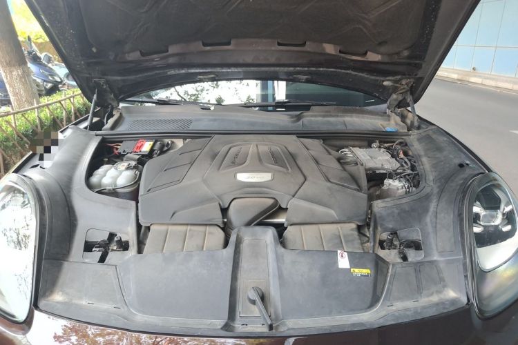 Used Porsche Cayenne 2019 Cayenne 3.0T Engine Bay