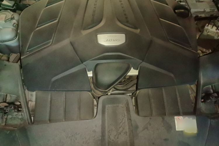 Used Porsche Cayenne 2019 Cayenne 3.0T Engine Bay