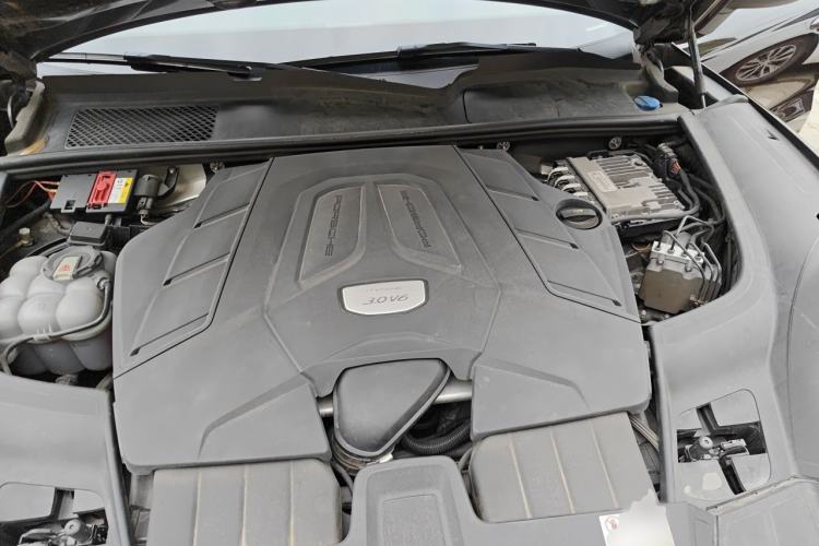 Used Porsche Cayenne 2019 Cayenne 3.0T Engine Bay
