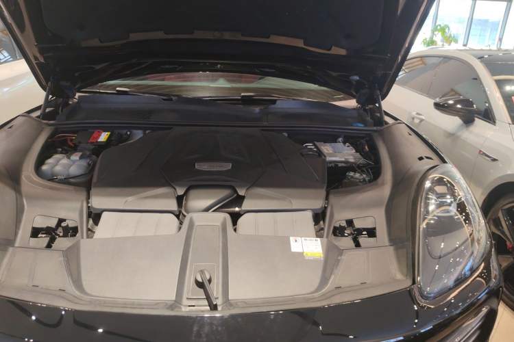 Used Porsche Cayenne 2019 Cayenne 3.0T Engine Bay