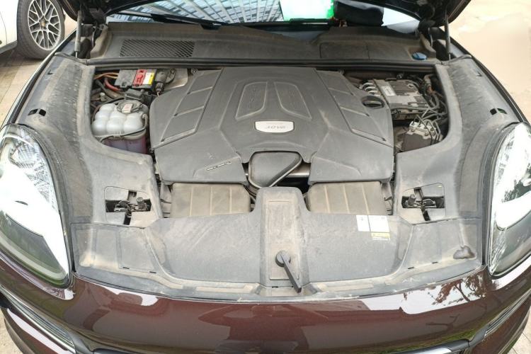 Used Porsche Cayenne 2019 Cayenne 3.0T Engine Bay