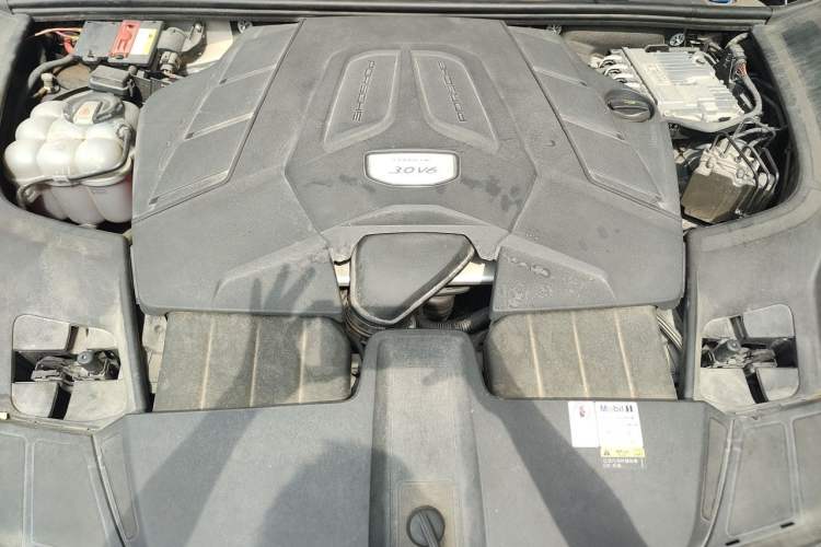 Used Porsche Cayenne 2019 Cayenne 3.0T Engine Bay