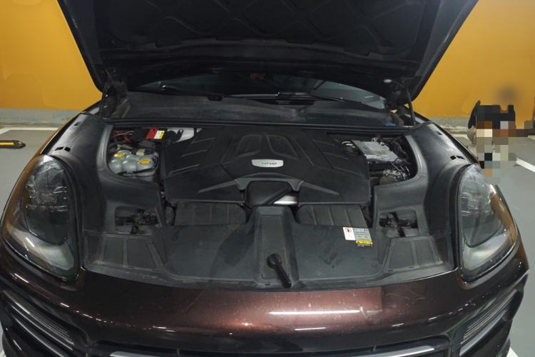 Used Porsche Cayenne 2019 Cayenne 3.0T Engine Bay