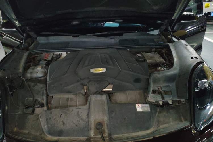 Used Porsche Cayenne 2019 Cayenne 3.0T Engine Bay