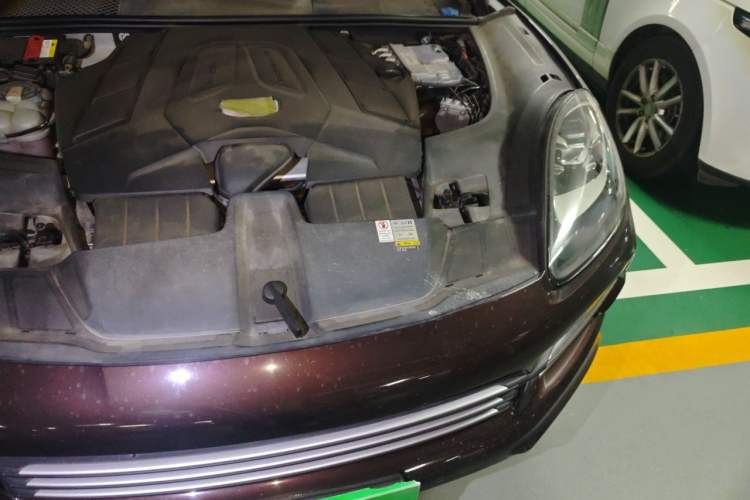 Used Porsche Cayenne 2019 Cayenne 3.0T Engine Bay Left