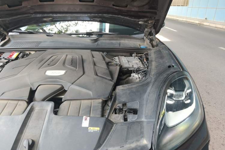 Used Porsche Cayenne 2019 Cayenne 3.0T Engine Bay Left