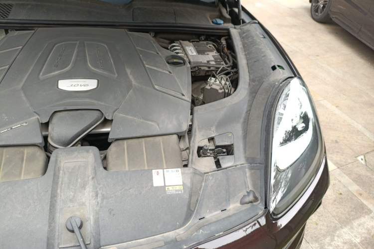 Used Porsche Cayenne 2019 Cayenne 3.0T Engine Bay Left