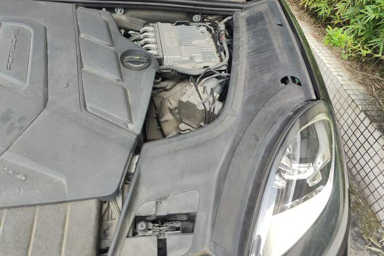 Used Porsche Cayenne 2019 Cayenne 3.0T Engine Bay Left