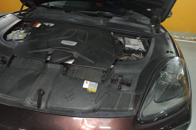 Used Porsche Cayenne 2019 Cayenne 3.0T Engine Bay Left