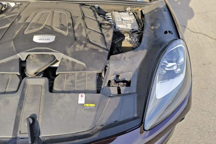 Used Porsche Cayenne 2019 Cayenne 3.0T Engine Bay Left