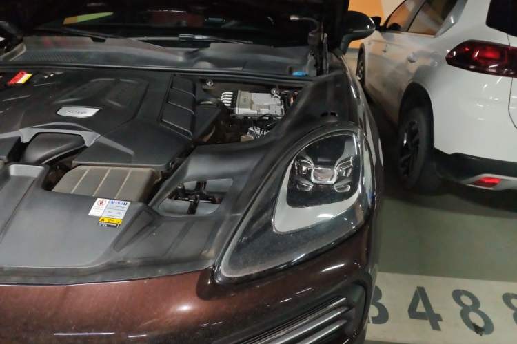 Used Porsche Cayenne 2019 Cayenne 3.0T Engine Bay Left