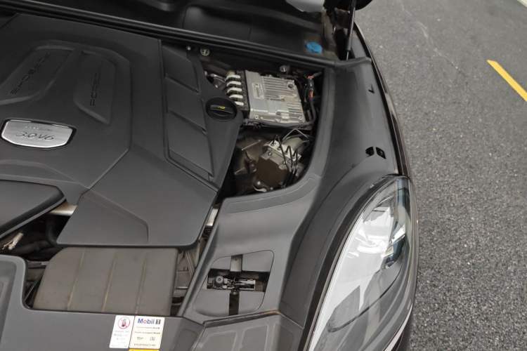 Used Porsche Cayenne 2019 Cayenne 3.0T Engine Bay Left