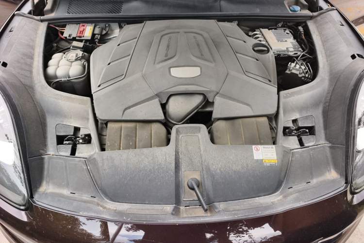 Used Porsche Cayenne 2019 Cayenne 3.0T Engine Bay