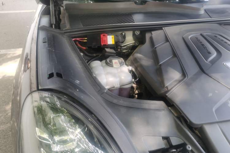 Used Porsche Cayenne 2019 Cayenne 3.0T Engine Bay Right
