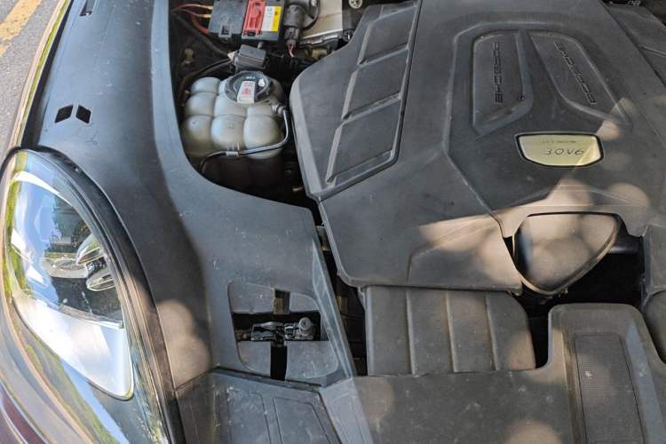 Used Porsche Cayenne 2019 Cayenne 3.0T Engine Bay Right