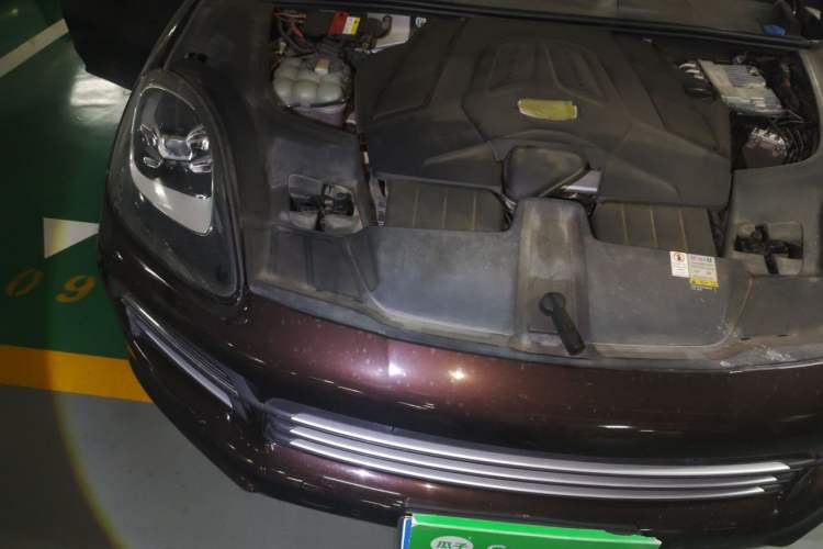 Used Porsche Cayenne 2019 Cayenne 3.0T Engine Bay Right