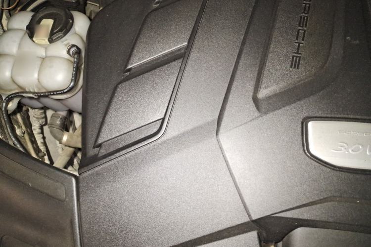 Used Porsche Cayenne 2019 Cayenne 3.0T Engine Bay Right