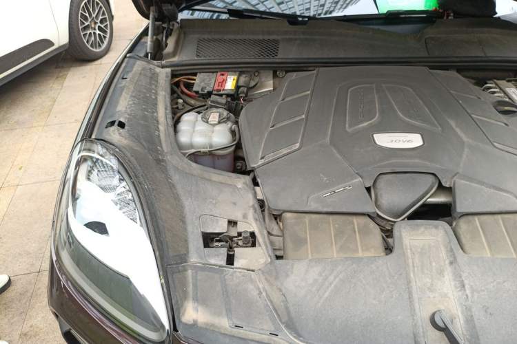 Used Porsche Cayenne 2019 Cayenne 3.0T Engine Bay Right