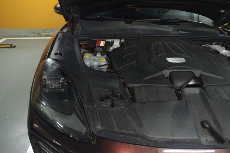 Used Porsche Cayenne 2019 Cayenne 3.0T Engine Bay Right