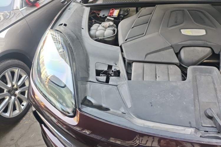 Used Porsche Cayenne 2019 Cayenne 3.0T Engine Bay Right