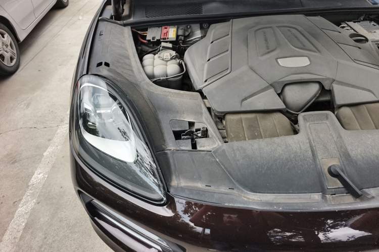 Used Porsche Cayenne 2019 Cayenne 3.0T Engine Bay Right