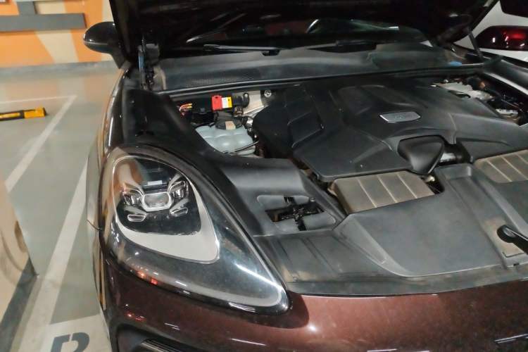 Used Porsche Cayenne 2019 Cayenne 3.0T Engine Bay Right