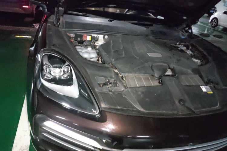 Used Porsche Cayenne 2019 Cayenne 3.0T Engine Bay Right