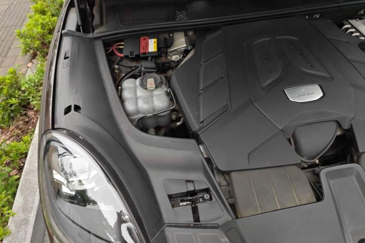 Used Porsche Cayenne 2019 Cayenne 3.0T Engine Bay Right