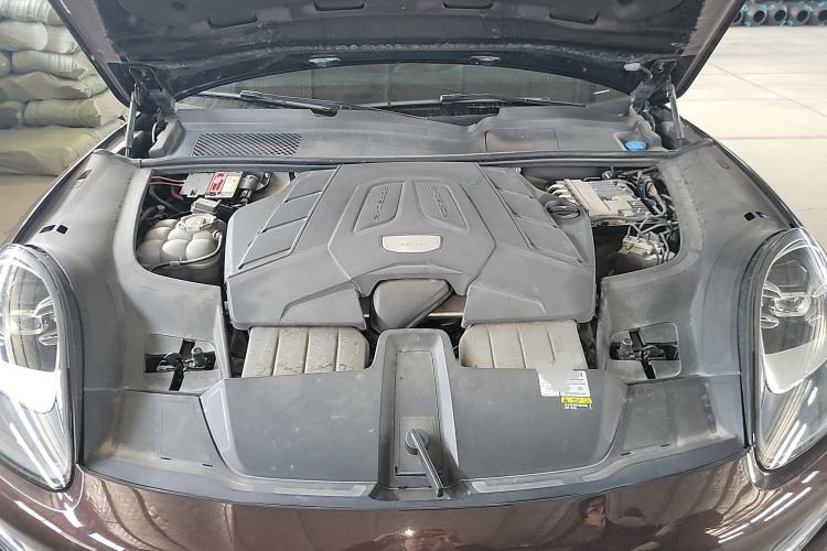 Used Porsche Cayenne 2019 Cayenne 3.0T Engine Bay