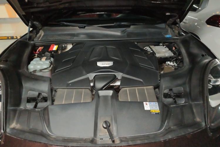 Used Porsche Cayenne 2019 Cayenne 3.0T Engine Bay