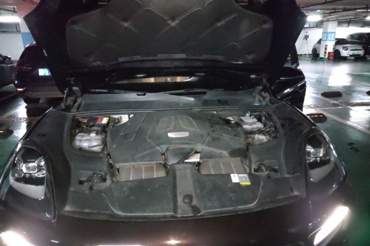 Used Porsche Cayenne 2019 Cayenne 3.0T Engine Bay
